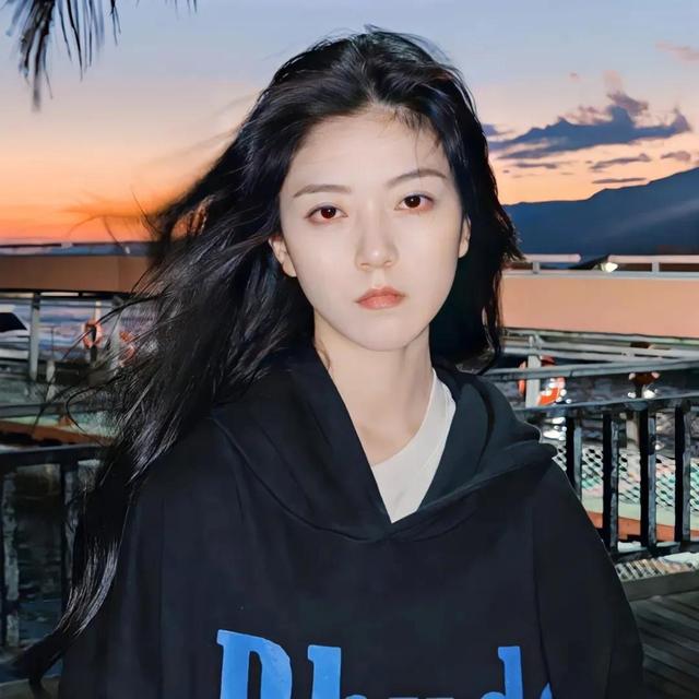 御姐高清头像微信，御姐高清头像（成熟不是为了走向复杂）