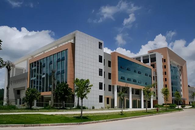 肇庆学院录取分数线，肇庆学院高考历年录取分数线一览表（惠州学院与肇庆学院对比）