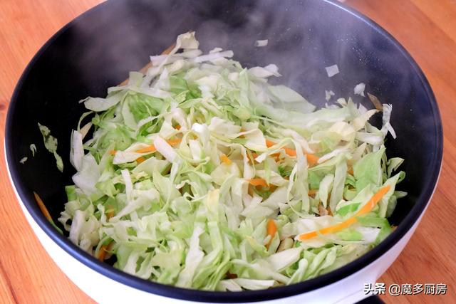 炒烙饼家常做法正宗炒烙饼怎么做，如何烙炒饼的饼（怪不得北方人这么爱吃炒饼）