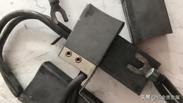 电刷的作用是什么，电刷的作用的原理图（废旧避雷银碳刷如何处理）