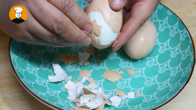 醋泡鸡蛋最正确吃法泡几天，白醋泡鸡蛋（把3个鸡蛋扔进保温杯里）