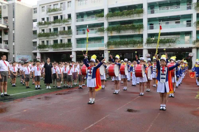 深圳市英语学校，深圳哪家中英文学校好（深圳这所超大规模的公办学校人气“爆棚”）