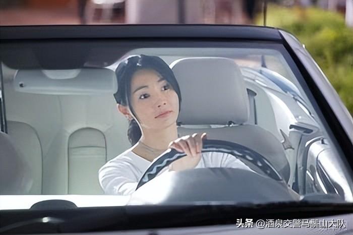 汽车怎样正确打方向盘，汽车如何打方向盘（史上最全驾驶技巧）