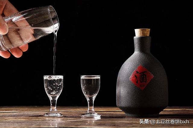 30多岁长期酗酒能活多久，常年酗酒的人能活多久（30年来每天都要喝2两酒）