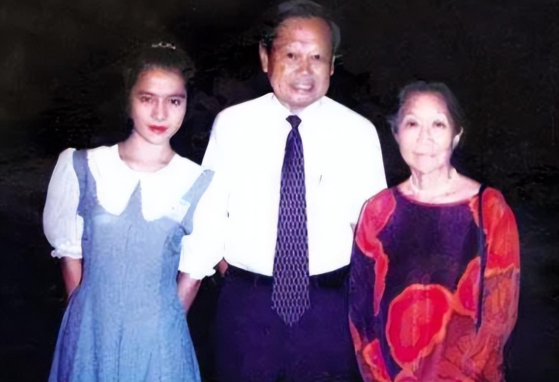 杨振宁82岁娶28岁的翁帆,46岁的翁帆与杨振宁结婚18年 - 玉三网