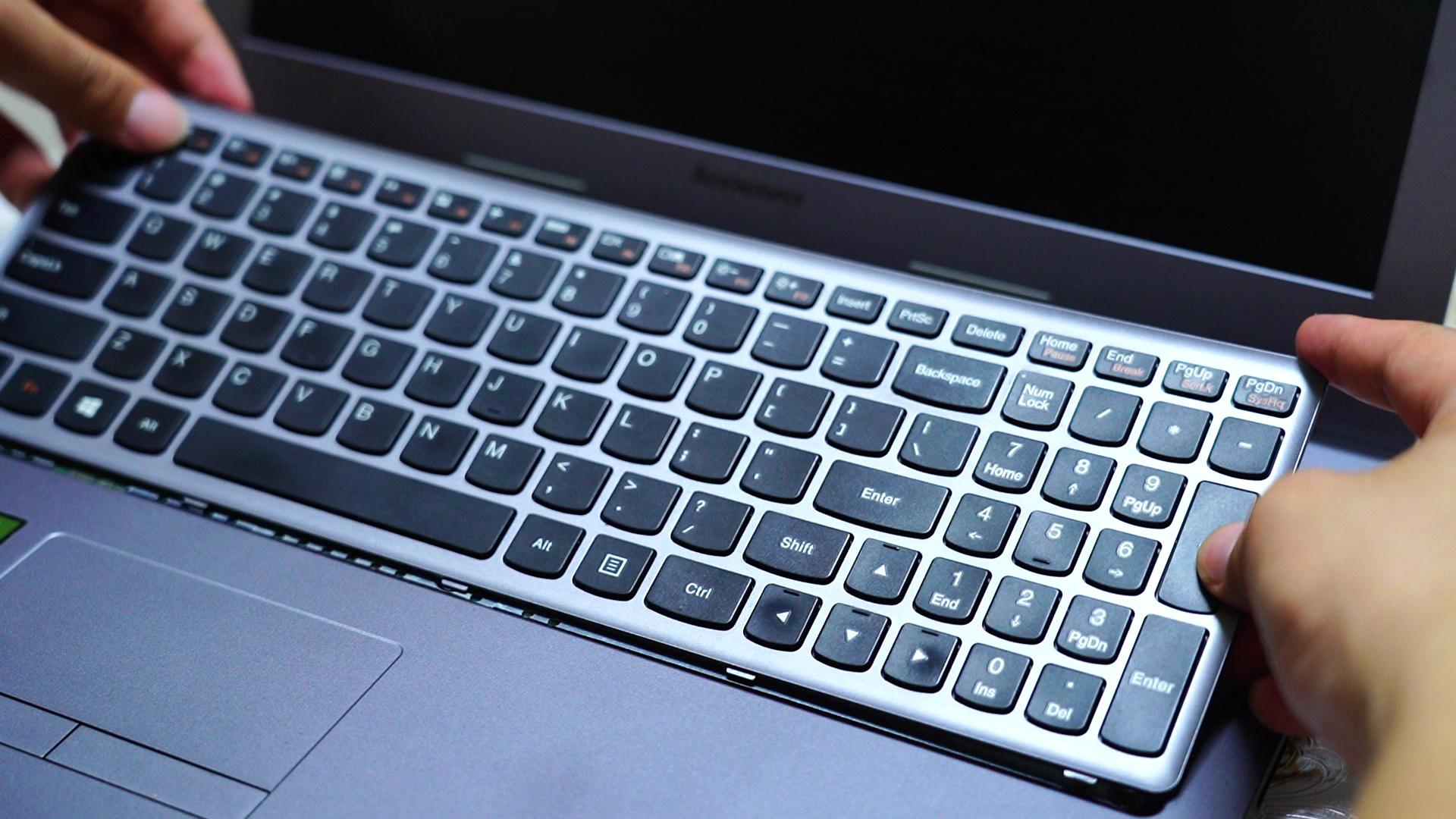 电脑硬盘怎么拆，怎么把台式电脑的硬盘拆下来（笔记本电脑拆卸更换固态硬盘）