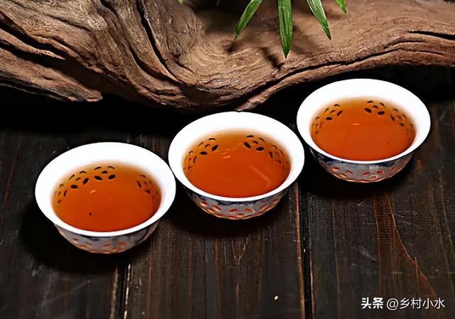红茶和绿茶的区别，怎么区分红茶和绿茶的区别（绿茶和红茶到底有啥区别）