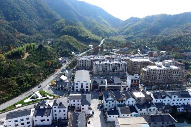 杭州山外有山，鸬鸟镇山沟沟景区媲美九寨沟，鸬鸟山野趣十足