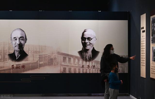 如何自学成为一个漫画家，如何自学成为一个漫画家作文（53岁开始零基础学俄语）