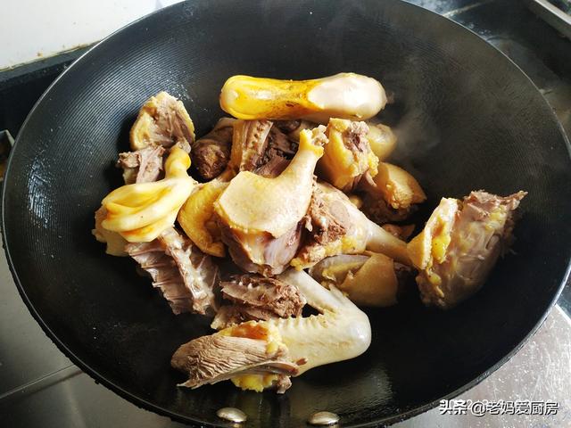 土鸭子怎么做好吃，土鸭肉怎么做（儿子说味道不输饭店）
