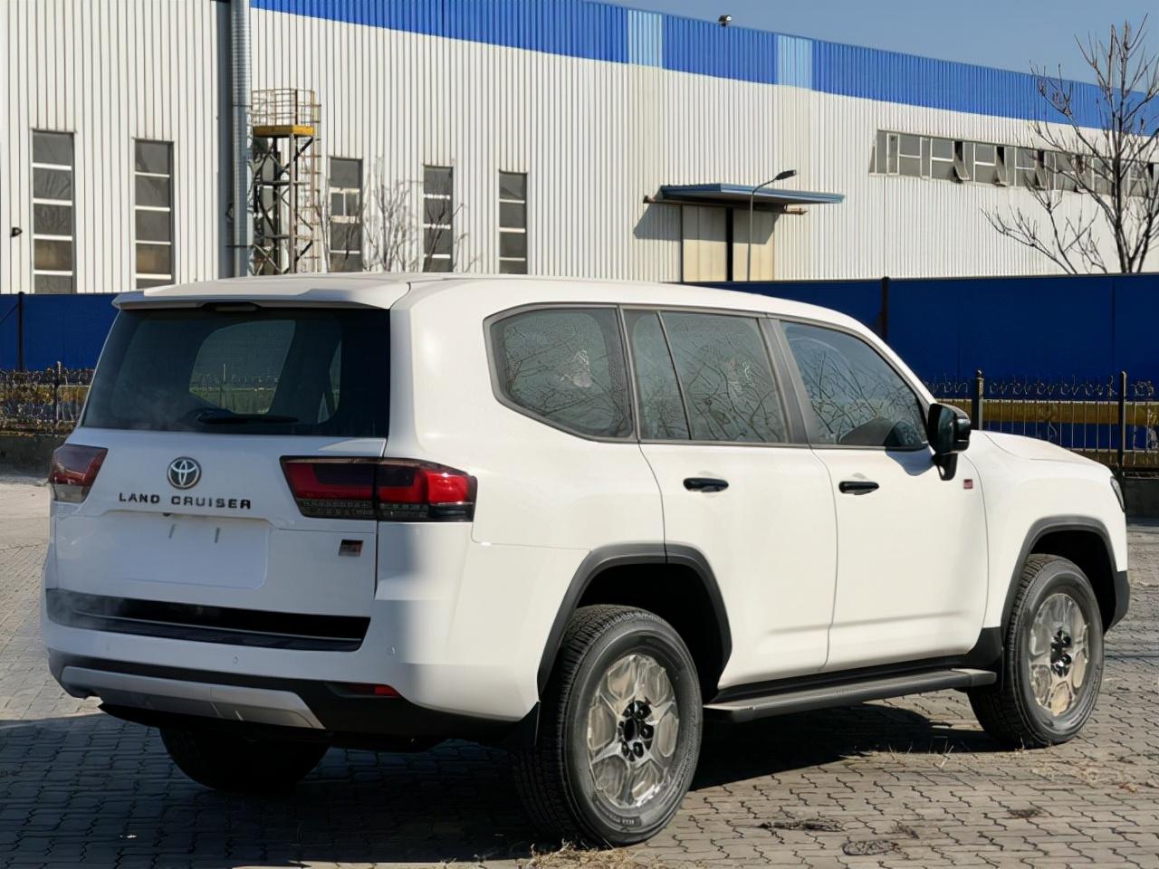 兰德酷路泽lc300 gr sport(2022新款兰德酷路泽lc300 gr sport顶配)