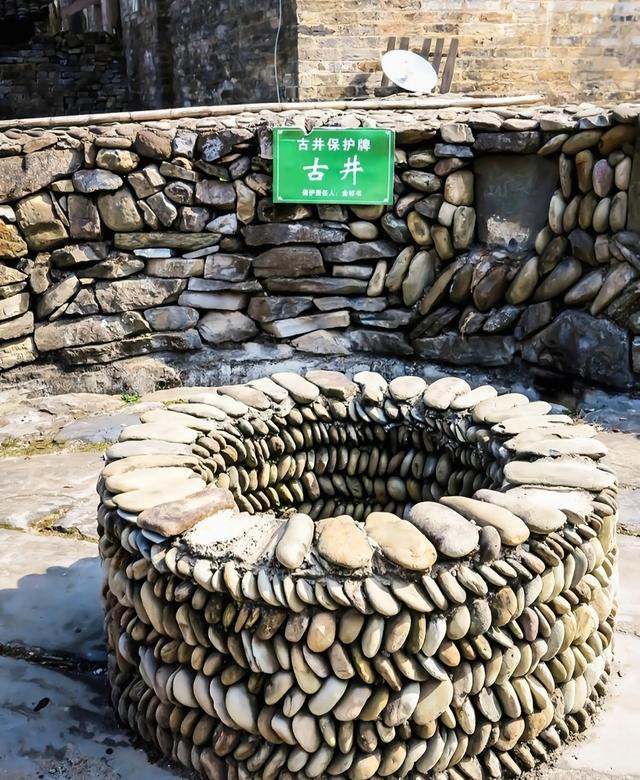 九龙戏珠风水寓意，九龙盘珠的风水意思（安徽千年古寨火爆全网）