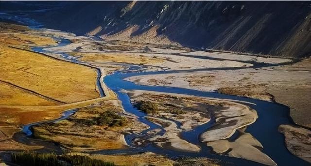 青海地理位置，青海地理位置最好的县（青海省会为何一度在甘肃）