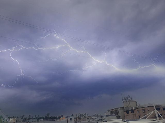 下雪打雷老古人说法，下雪打雷老古人有什么说法（农谚说“腊月打雷坟堆堆”）