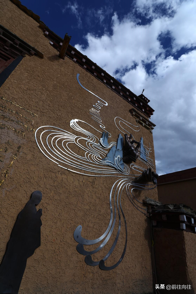 墨石公园属于哪个县城，墨石公园简介（必驾木格措墨石公园圣地理塘）