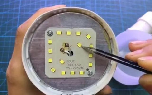 灯泡坏了怎么修，灯具电路坏了怎么修（今天教你这样修复，简单又实用）