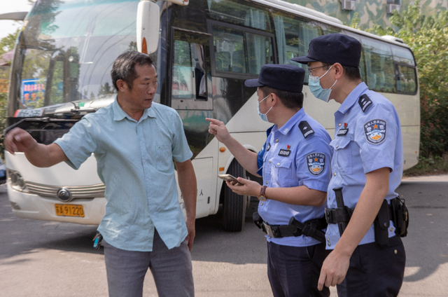 警察和輔警的區別,輔警和警察的區別服裝(人民警察,就是這個樣兒!