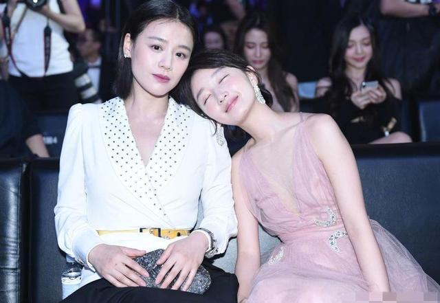 “取向成谜”周冬雨：曾当众内涵马思纯，后与王菲女儿关系引非议