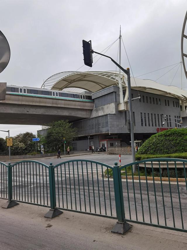 地铁换乘站最多的线路，全国唯一的五条线换乘的地铁站——上海浦东龙阳路地铁站