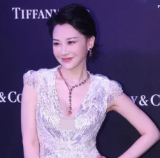 “排骨精”靠边站，丰腴美人才是真绝色，这10位女星美炸了