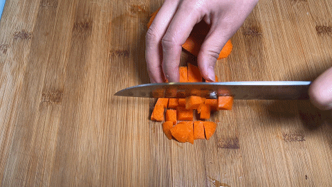 煮花生怎么煮好吃，水煮花生家常做法（加黄瓜丁和胡萝卜）