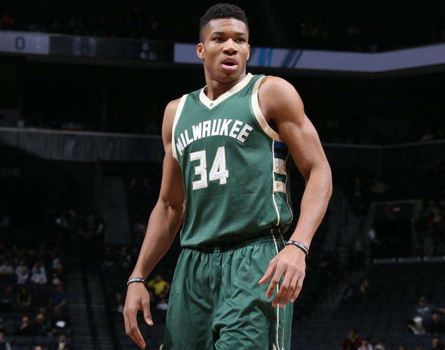 字母哥全名叫什么，字母哥叫什么名字为什么叫字母哥（NBA巨星名字最长的不是字母哥）