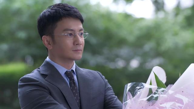 女生只穿三个创可贴，创可贴女孩（樊胜美2.0朱喆）