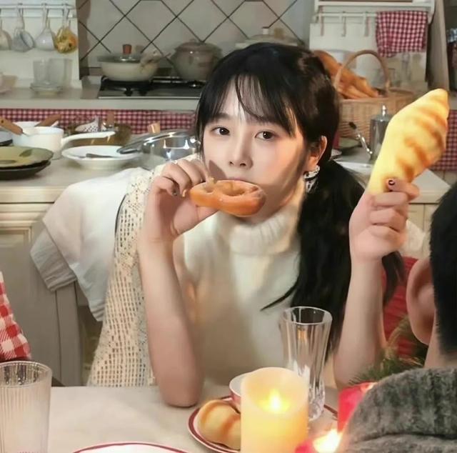 网红头像卡通可爱 美食妹妹，网红头像卡通可爱图片微信（吃东西头像）