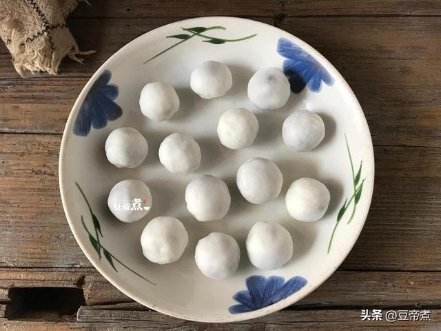 汤圆和元宵的区别在哪里，汤圆和元宵的区别在哪里知乎（元宵节的“元宵”和“汤圆”到底有什么不同）