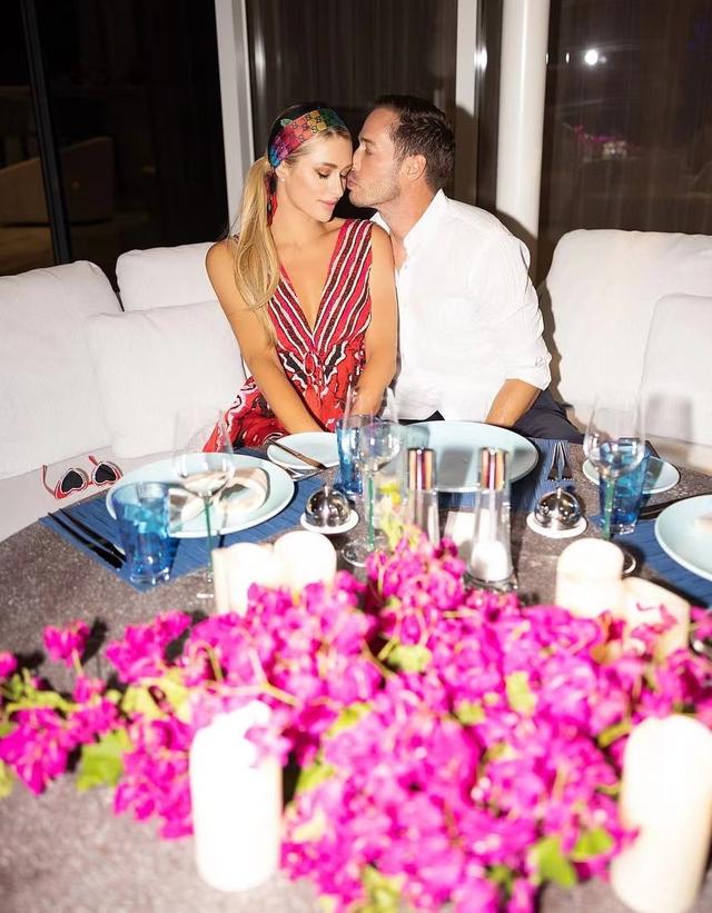 非主流kiss图片，非主流kiss（与新欢丈夫甜蜜亲吻）