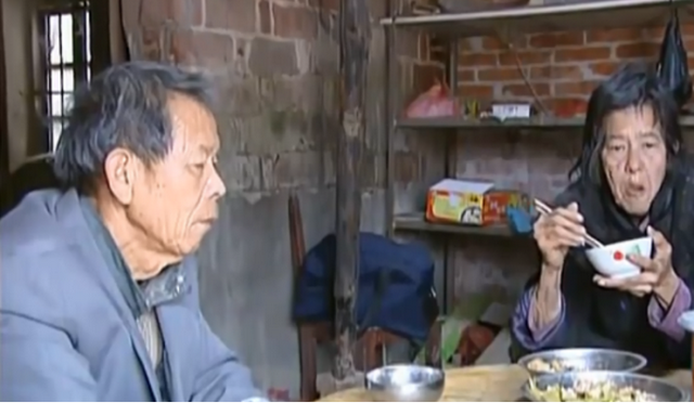 我的肚子是这样的，我的肚子是这样的作文（09年广东女子挺55公斤巨肚图片）