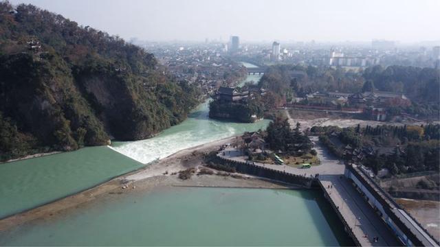 都江堰的作用，李冰主持建造都江堰的作用（都江堰被称为千年奇迹）