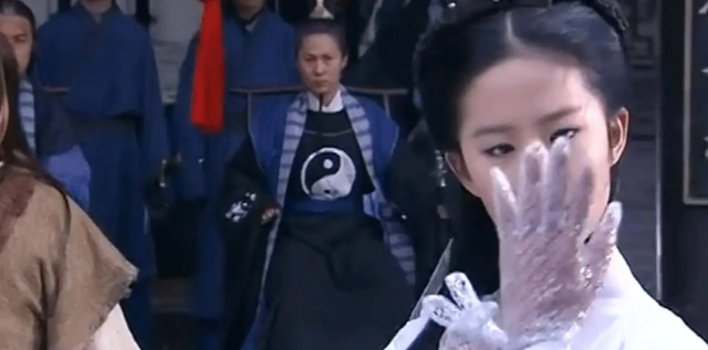 流星镖的威力测试，细数武侠剧中美女使用武器