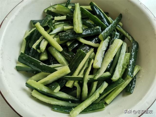 黄瓜咸菜的做法，黄瓜咸菜的做法大全（秘制快速腌黄瓜方子）