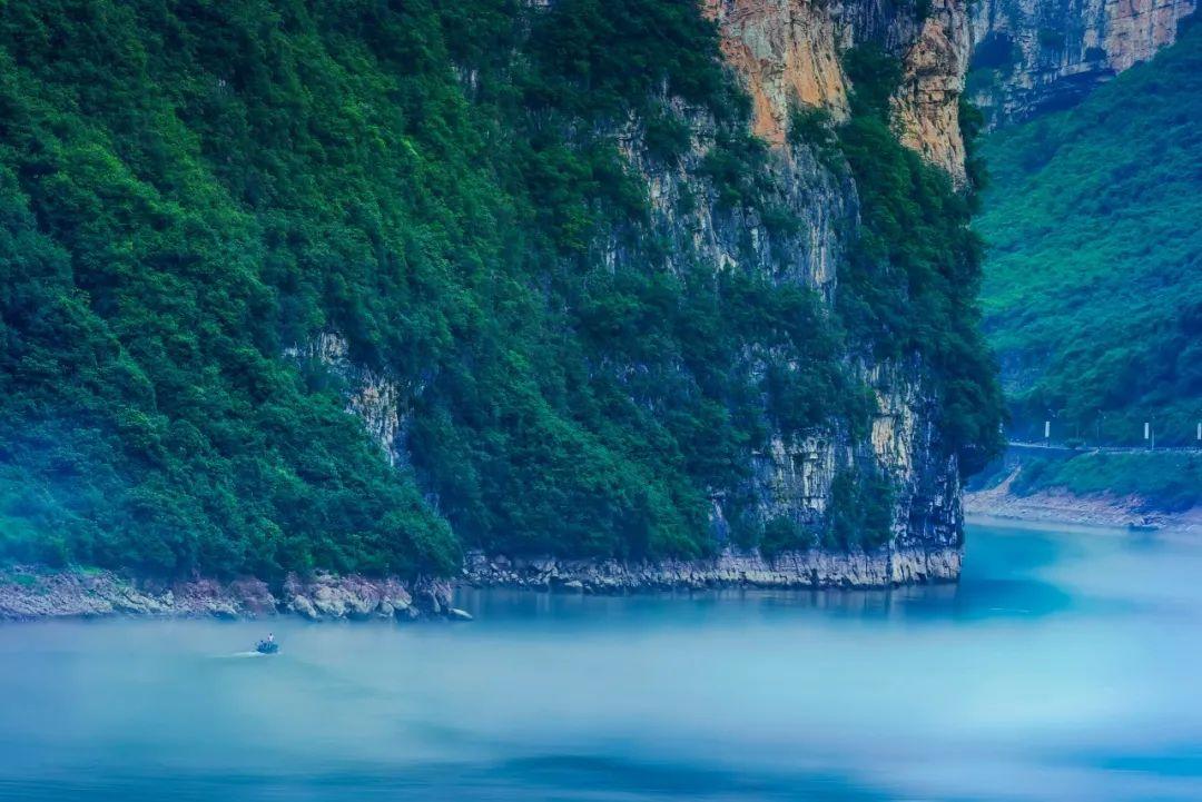 象征美好的四字成语，形容美好的的四字成语（红炉点雪、落纸云烟、吉光片羽）