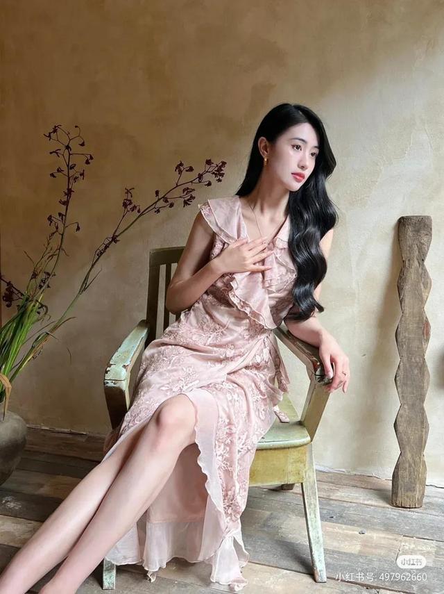 蚜虫靠吃什么为生，蚜虫吃植物的什么部位（菜地里的搬运工——蚂蚁）