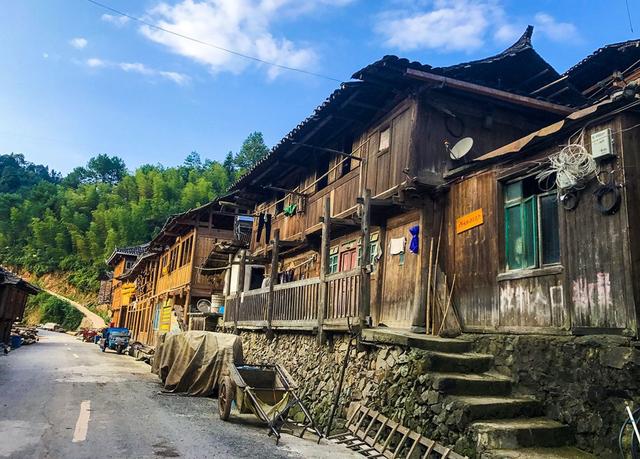 贵州旅游十大景点，贵州旅游十大景点排名千户苗寨（贵州十大冷门景点）