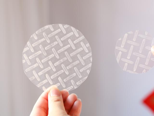 纸花怎么做，小学三年级手工剪纸花怎么做（自制高颜值春卷花）