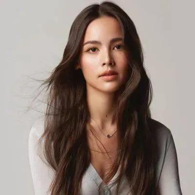 全球最美面孔第一名2022，全球最美面孔2022排名完整名单（泰国演员：Urassaya）