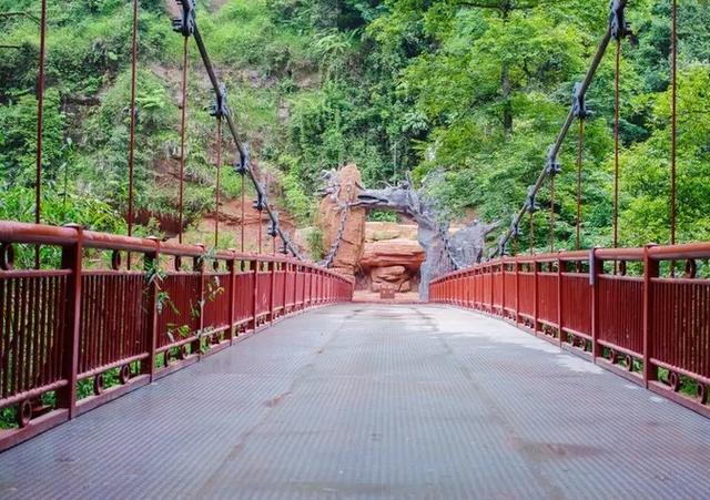 贵州旅游十大景点，贵州旅游十大景点排名千户苗寨（贵州十大冷门景点）