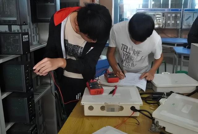 轨道交通专业就业前景如何，轨道交通的就业前景和方向（录取分数不高的3所轨道交通类大学）