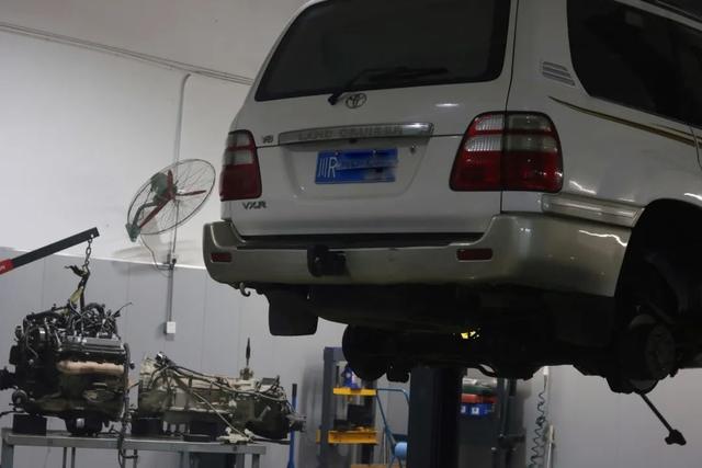 油压减震器，减震器原理图（搞来一辆“破烂不堪”的04年LC100）