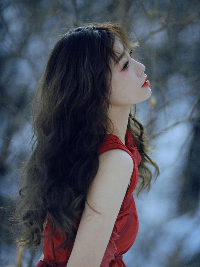 儿童发型图片 小女孩发型绑扎方法简单又可爱，儿童发型图片（几款绝美的新年公主编发）