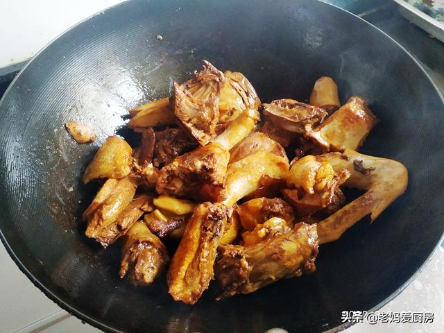 土鸭子怎么做好吃，土鸭肉怎么做（儿子说味道不输饭店）