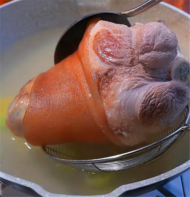 猪肘子高压锅压多少分钟,炖猪肘子高压锅压多久(大厨教你秘制配方和