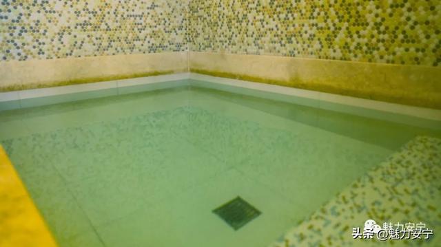 冬日泡温泉好惬意，安宁人冬天不可少的惬意