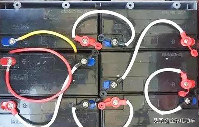 电动车电量怎么看，电动车怎么看电量图解（如何辨别电动车的电瓶是原装的还是翻新的）