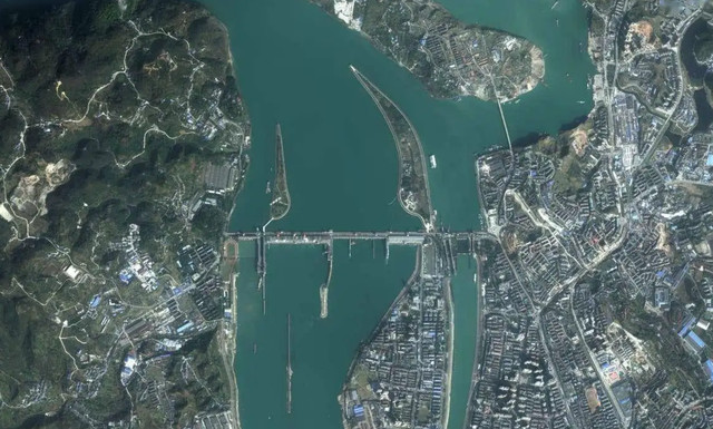 长江经过哪些省，长江的源头在哪里及流经哪些省（多省多条江河断流）