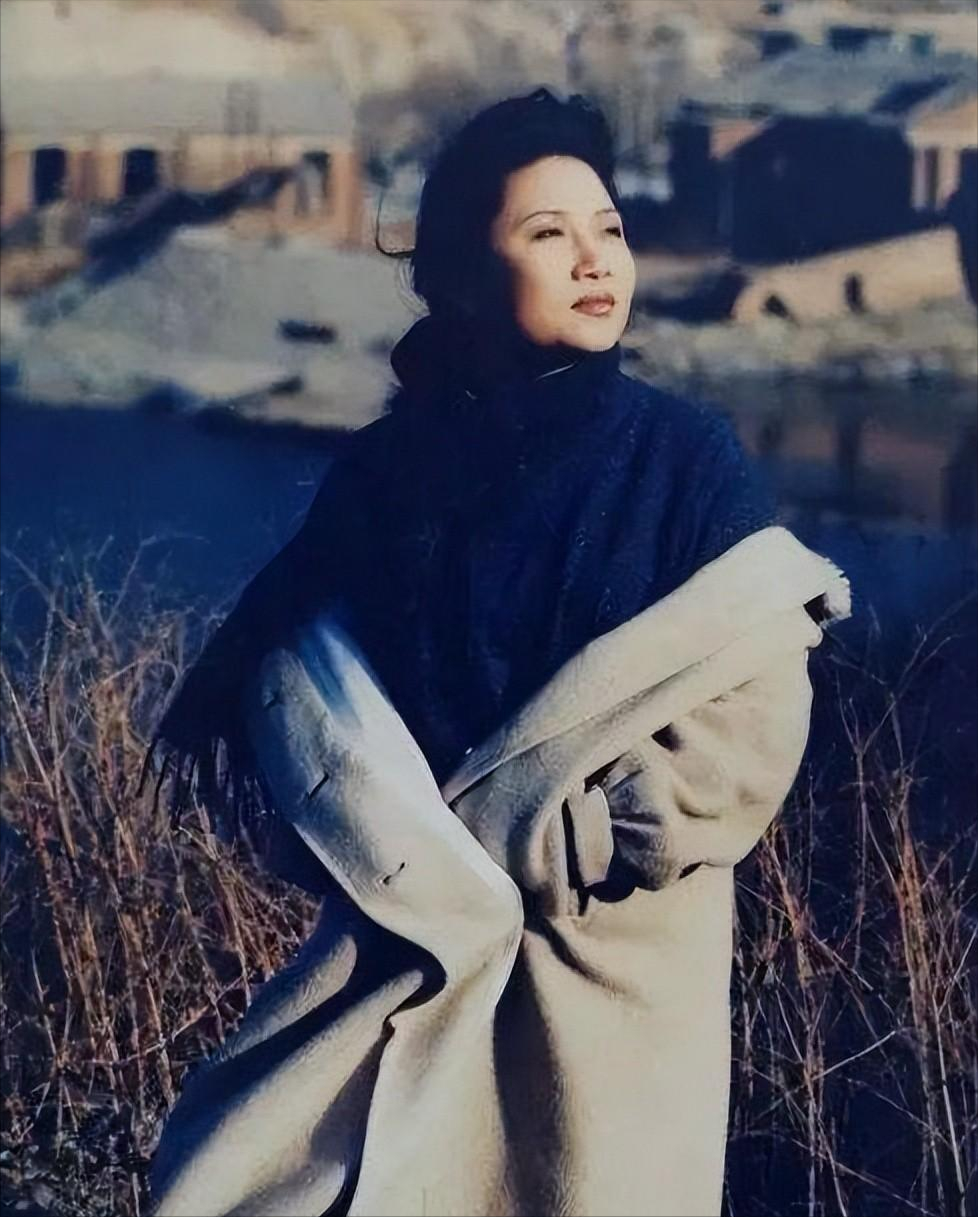 外国女子看破红尘 在山上做起这种事(歌手李娜) - 火句子