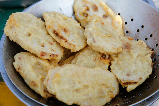 怎么炸藕盒又软又酥的做法，炸藕盒怎么做不软还酥脆（面糊调制是关键）